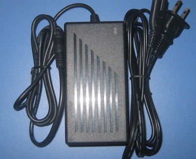 探秘高效雙路供電 12V/5V雙路輸出電源適配器技術(shù)解析與應(yīng)用場景